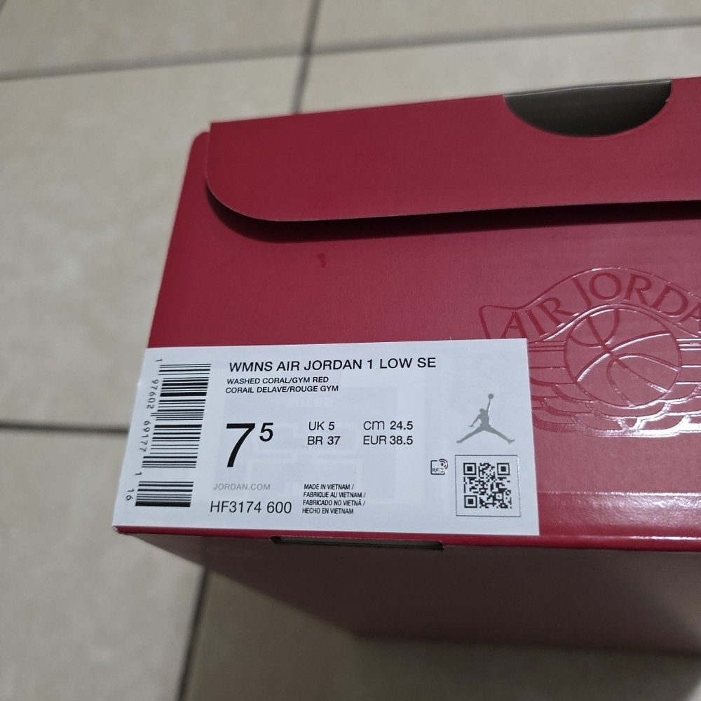 Air Jordan 1 Low SE Sneakers